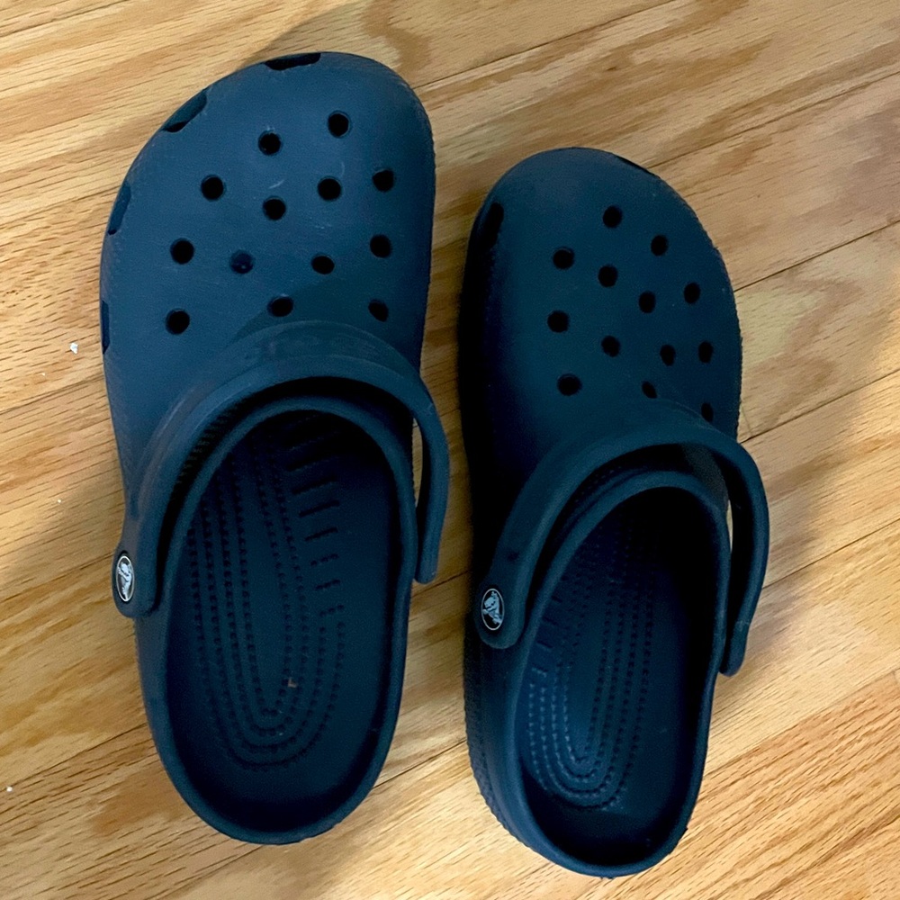 navy boys crocs